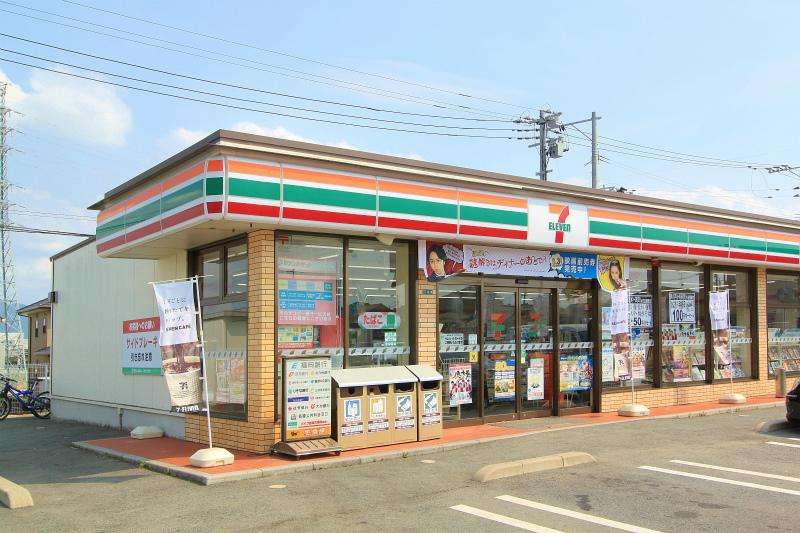 Convenience store. 1085m until the Seven-Eleven Yahata sound shop