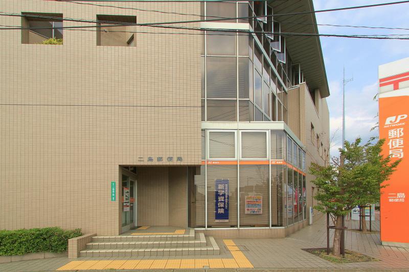 post office. Two islands 1607m until the post office