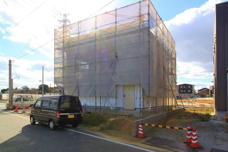 Local photos, including front road. 2013 November 26, shooting