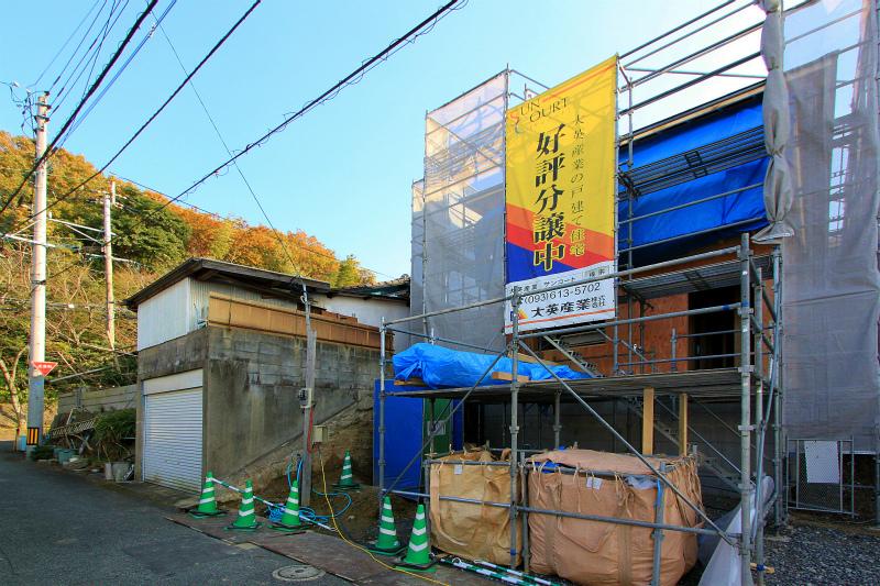 Local photos, including front road. 2013 December 5 shooting