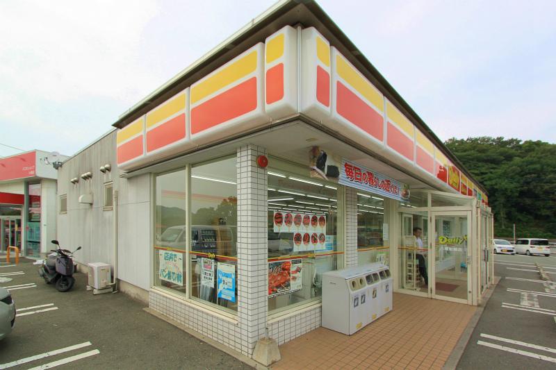 Convenience store. Daily Yamazaki 1719m to Yahata Funakoshi shop
