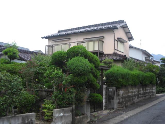 Local appearance photo. Taken from the local south road (October 2013 shooting)