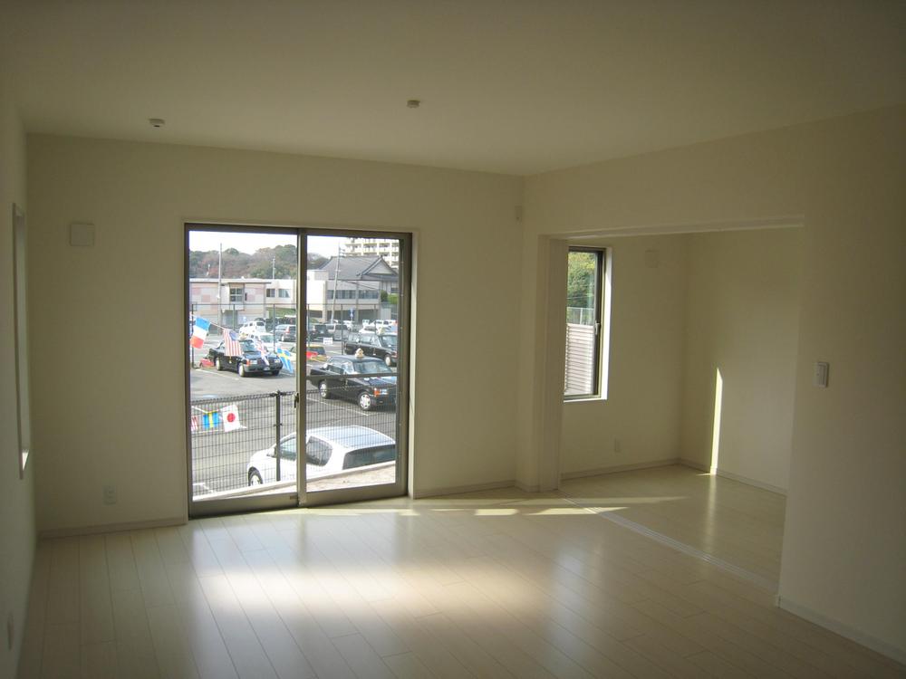 Other introspection.  ■ Bright living room plugging of sunshine will gather natural family.