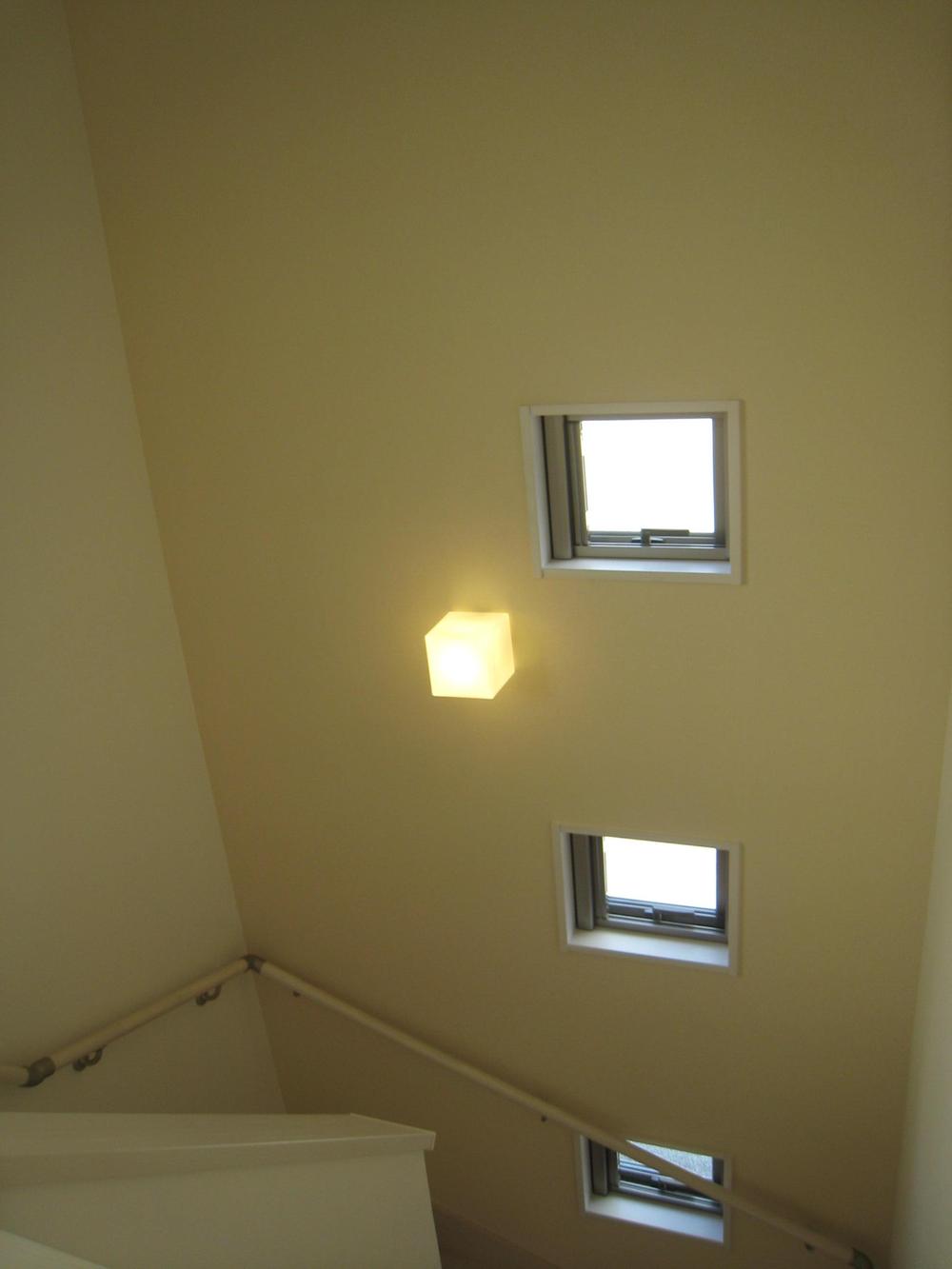 Other introspection.  ■ Put a window in the staircase, It will be incorporating the light and wind! In addition to this wall we have put a cross that generates a negative ion.