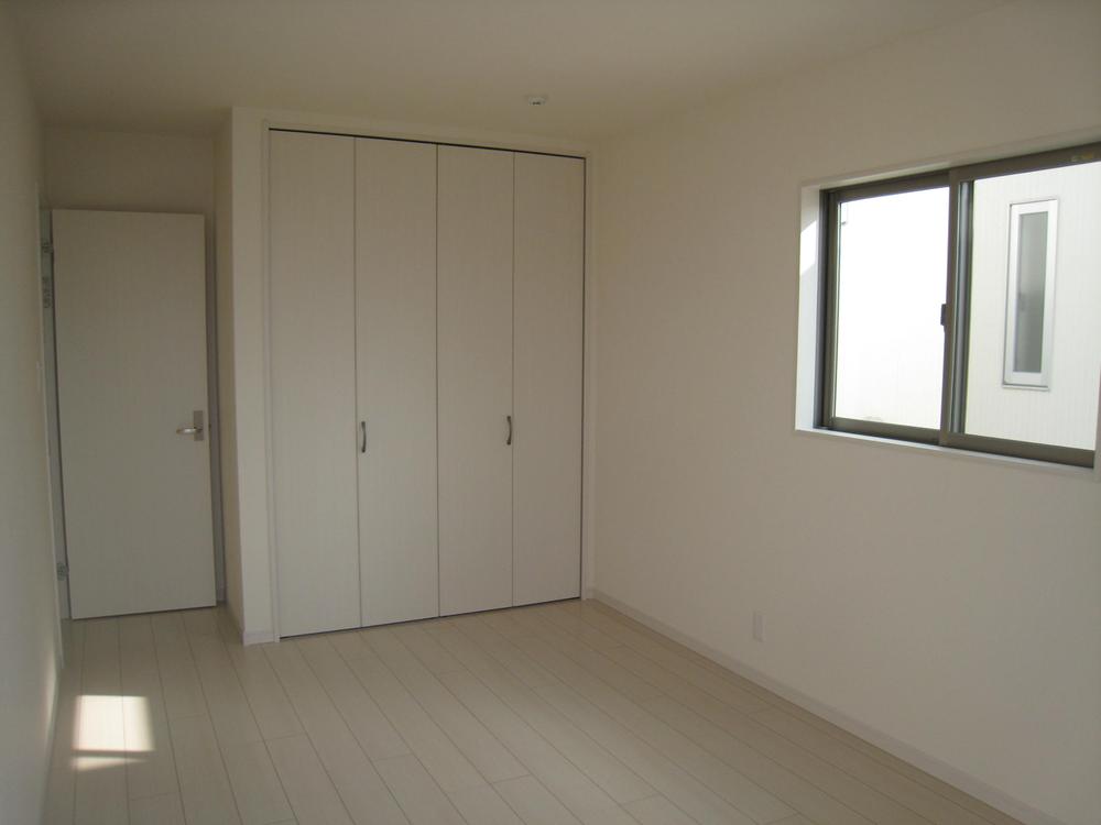 Other introspection.  ■ On the second floor Western-style wall uses the humidity (Moisture) Cross.