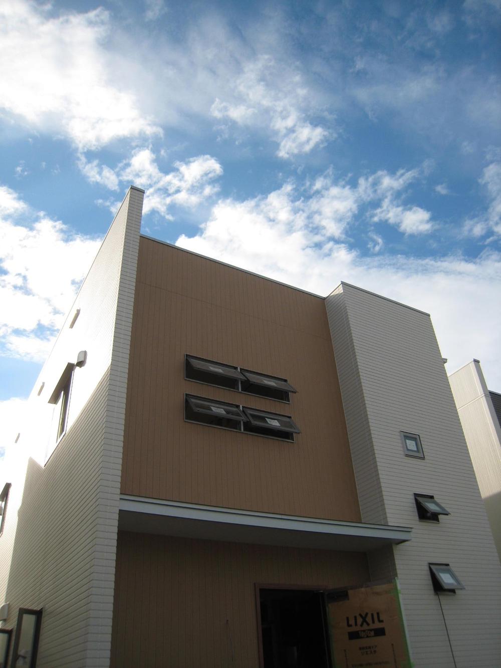 Local appearance photo.  ■ Urban design house!