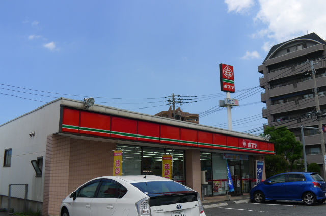 Convenience store. Mine store of poplar Hachiman date to the (convenience store) 159m