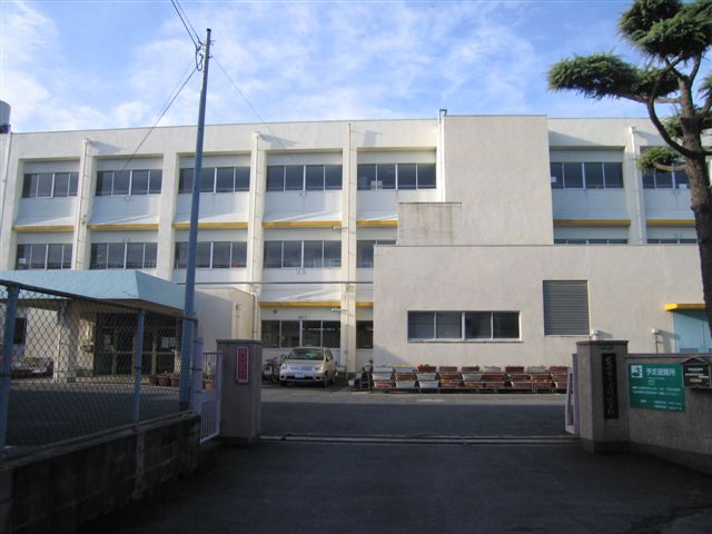 Primary school. 1306m to Kitakyushu Asakawa elementary school (elementary school)