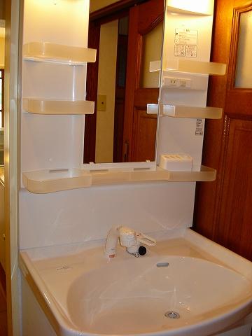 Wash basin, toilet. Indoor (09 May 2011) Shooting