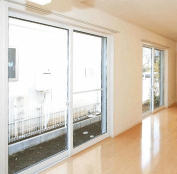 Living.  ◆ Your family spacious living room that everyone is comfortable and welcoming ◆