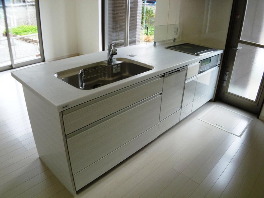 Kitchen. Indoor (12 May 2013) Shooting