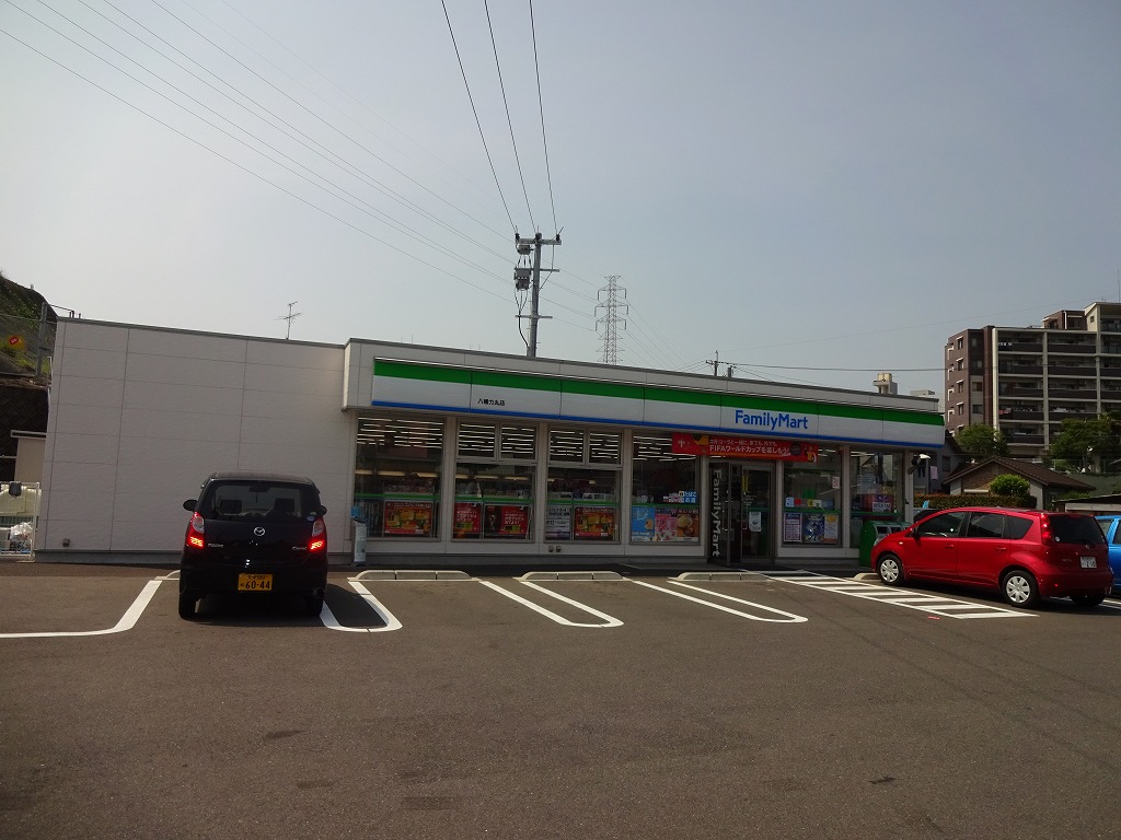Convenience store. FamilyMart Yahata Rikimaru store up (convenience store) 734m