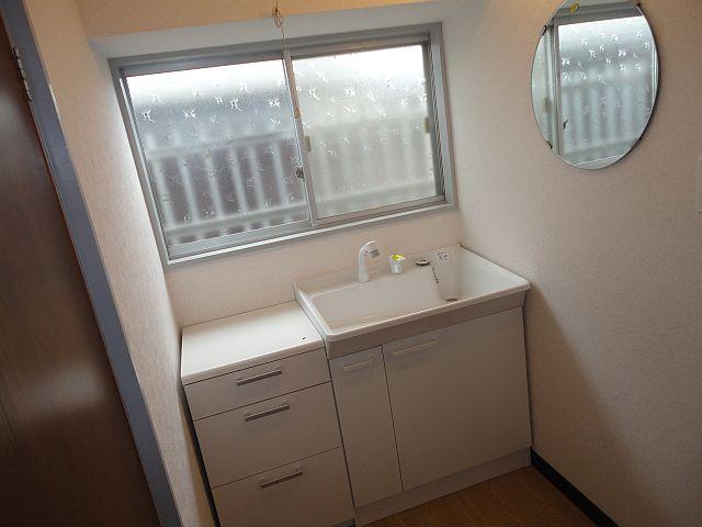 Wash basin, toilet