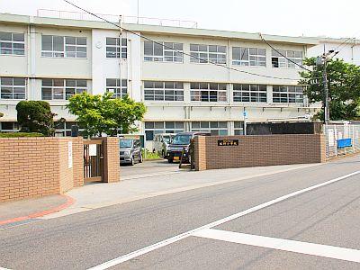 Primary school. 247m to Kitakyushu tower Elementary School