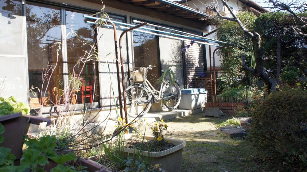 Garden. It is Hiroen of Hidamari