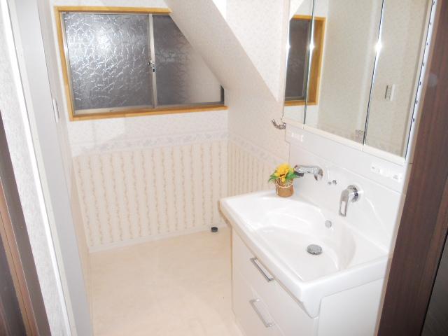 Wash basin, toilet. Indoor (10 May 2013) Shooting