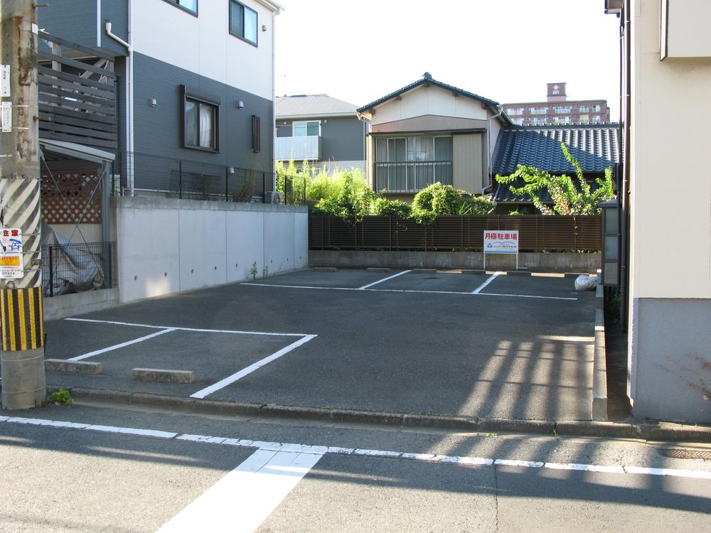 Local photos, including front road. Local (10 May 2012) shooting