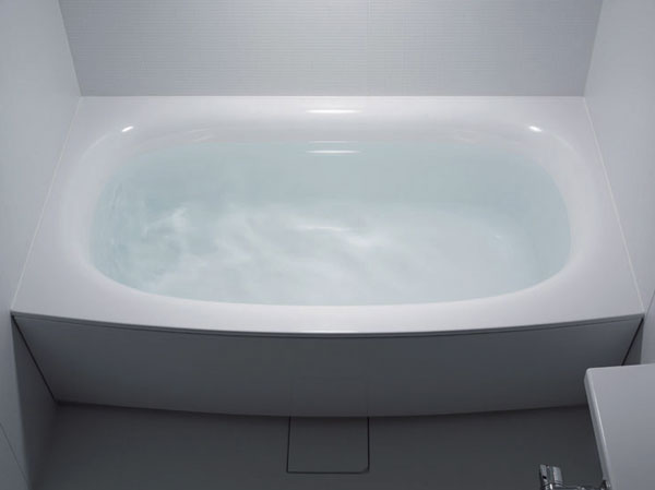Bathing-wash room.  [Arcuate tub "made of FRP"] More widely, More freely. Arcuate tub that was designed to "enter want to become tub" in the new approach. Friendly form features to fit the body. Since the oblique apron with a gentle angle, Washing place can also be used widely.