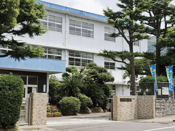 Surrounding environment. Narumizu Elementary School (360m ・ A 5-minute walk)