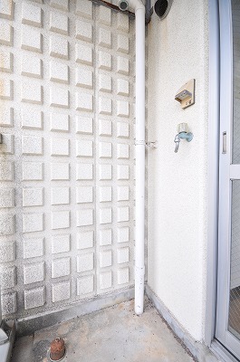 Balcony. Washing machine storage is outside