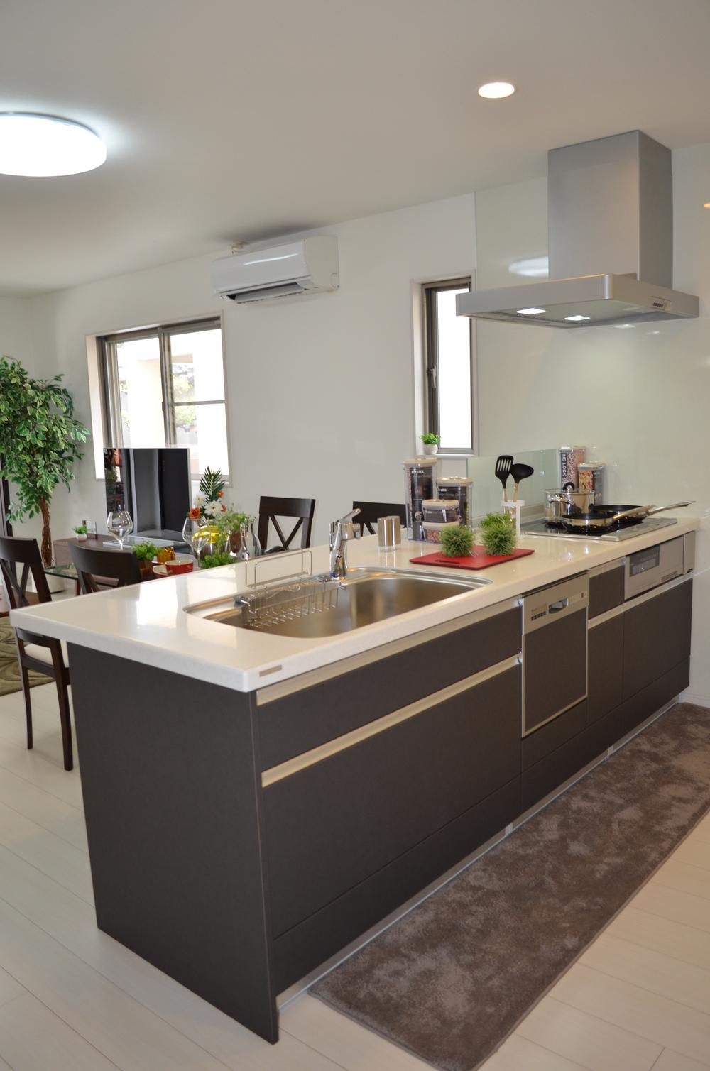 Kitchen. With dish washing dryer With water purifier With soft motion rail With Eco-handle