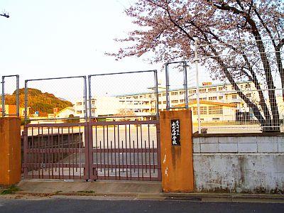 Junior high school. 1642m to Kitakyushu Einomaru junior high school