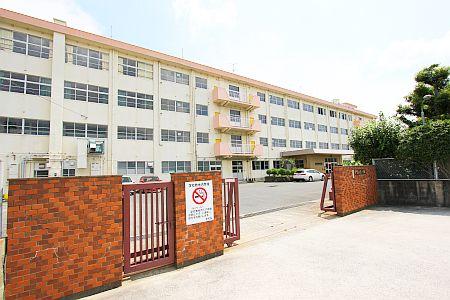 Primary school. 934m to Kitakyushu Yae Elementary School