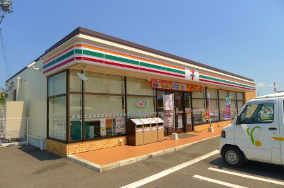 Convenience store. Seven-Eleven Hachiman Jin'noharu 4-chome up (convenience store) 725m
