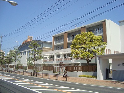 Primary school. Municipal Kurosaki 820m center to the elementary school (elementary school)