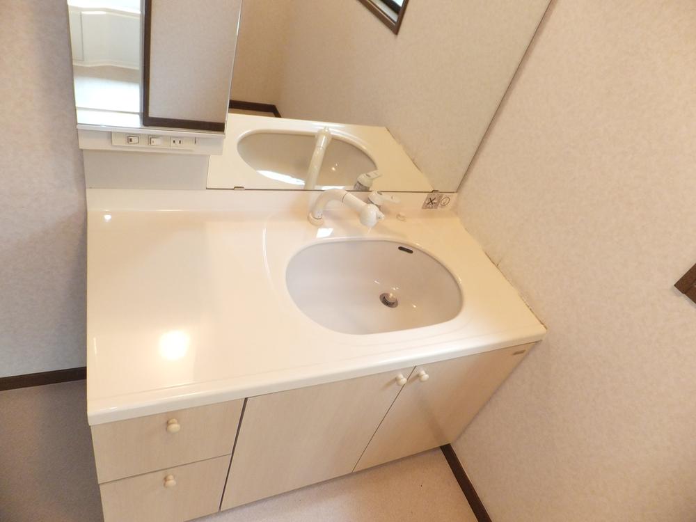 Wash basin, toilet. Indoor (June 2013) Shooting