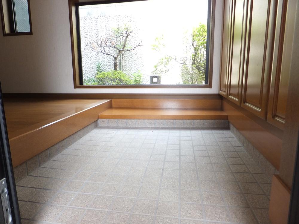 Entrance. Local (June 2013) Shooting