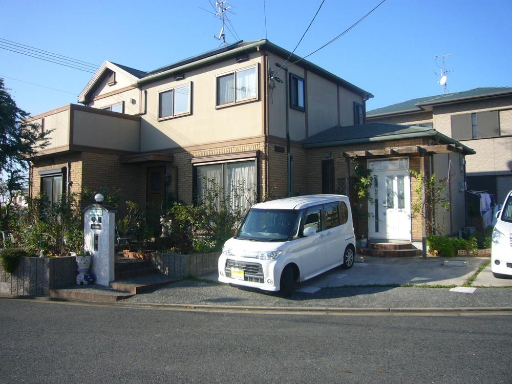Local appearance photo. Because it is built on the corner lot, Day ・ Ventilation preeminent