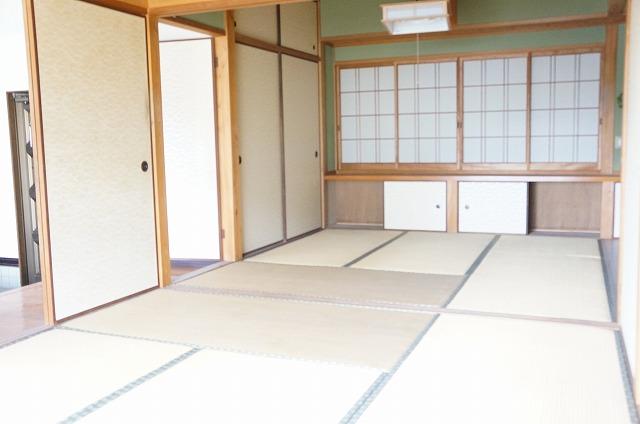 Other introspection. Japanese-style room two between More