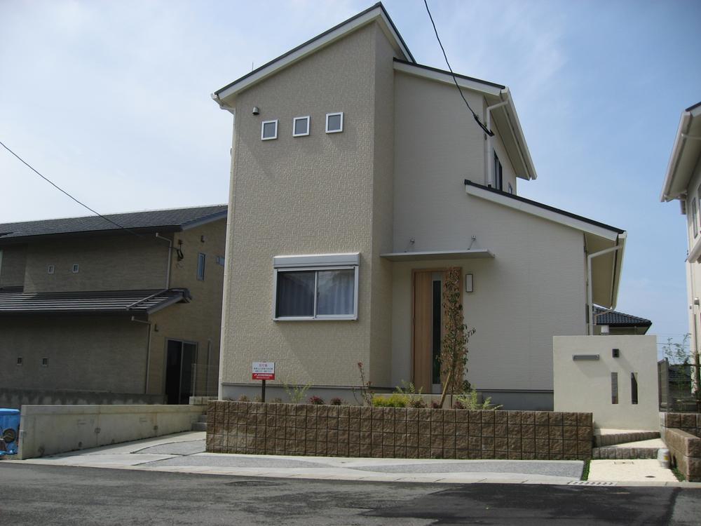 Local appearance photo. (B Building) Exterior Photos