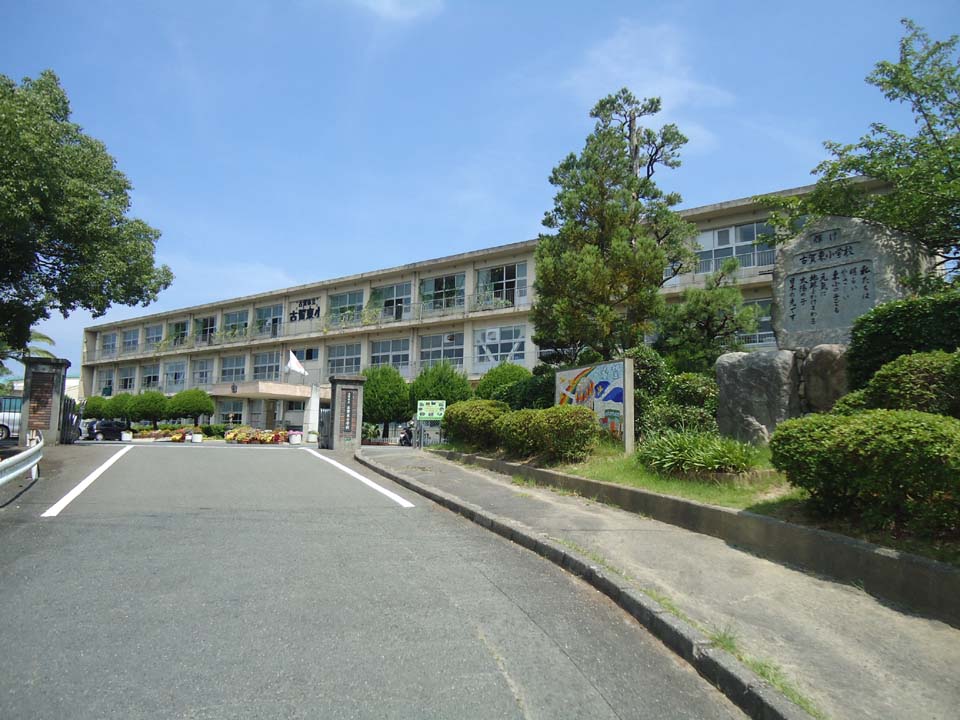 Primary school. 1755m to Koga City Koga Higashi elementary school (elementary school)