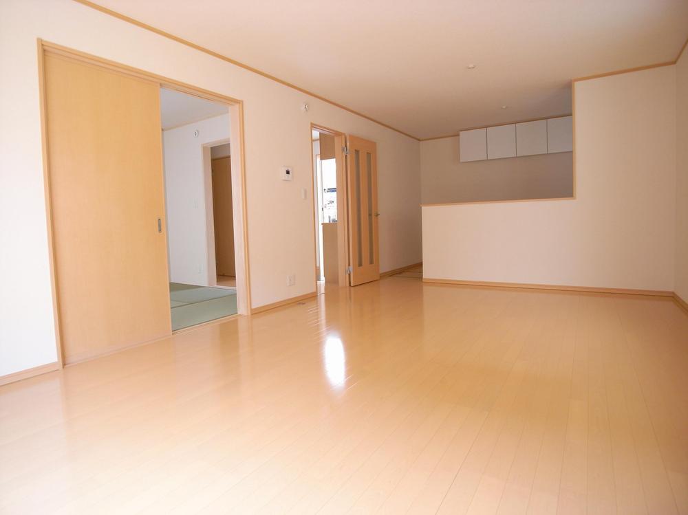 Same specifications photos (living). Same specifications