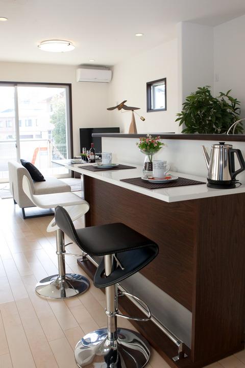 Kitchen. Installing the counter table before face-to-face kitchen. Even bounce foreboding conversation stylish cafe mood.