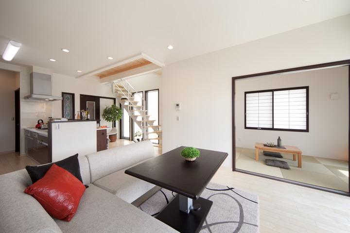 Living. Furniture in the model is what is dedicating Coordinator Choice. When you purchase a model house, This furniture will be present. It is profitable !!