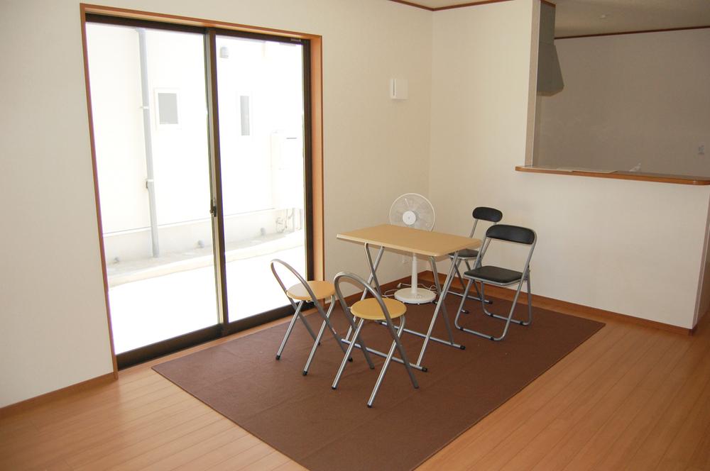 Same specifications photos (living)