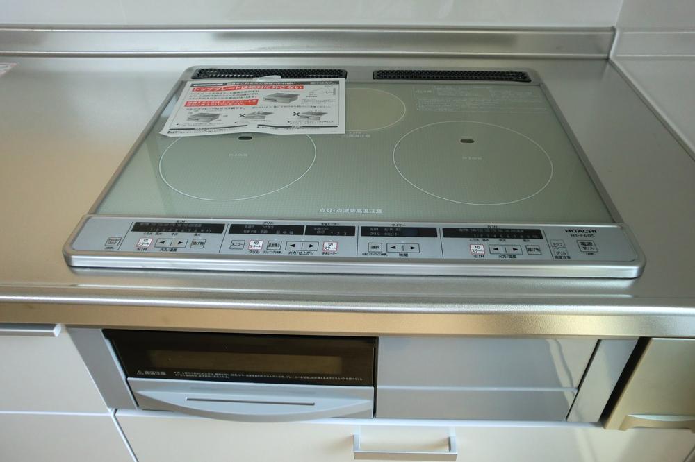 Kitchen. IH cooking heater is standard