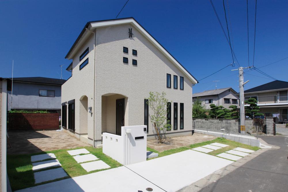 Local appearance photo. No. 1 destination