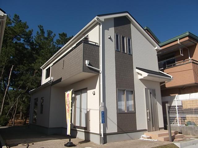 Local appearance photo. Local (12 May 2013) Shooting