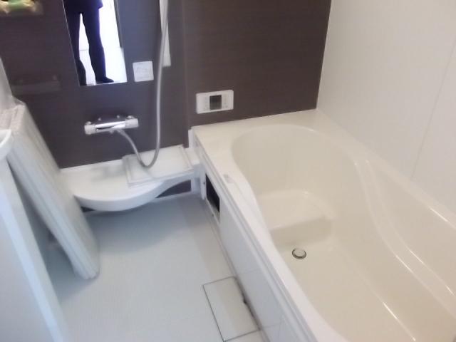 Bathroom. Local (12 May 2013) Shooting