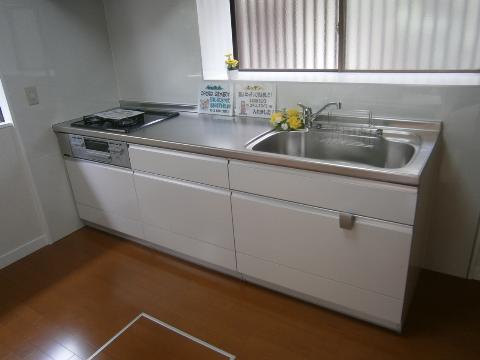Kitchen. Brand new Rikushiru made System kitchen