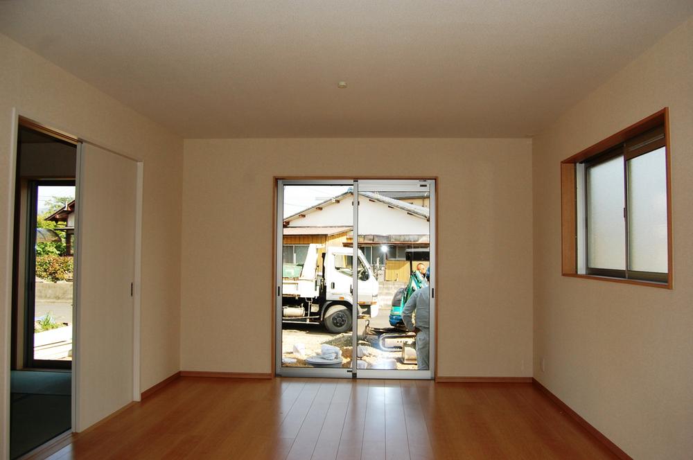 Same specifications photos (living)