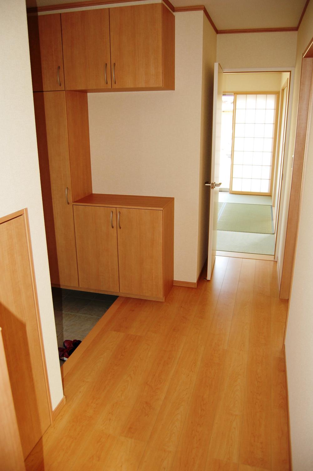 Entrance. Same specifications