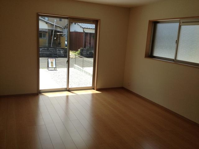 Same specifications photos (living). Same specifications living