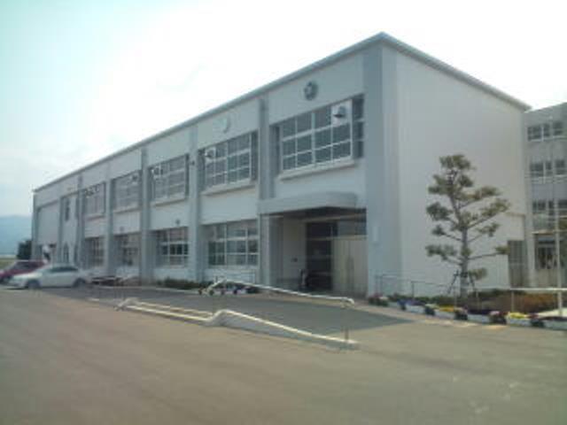 Junior high school. 10 minutes in the 1500m car until Koga junior high school