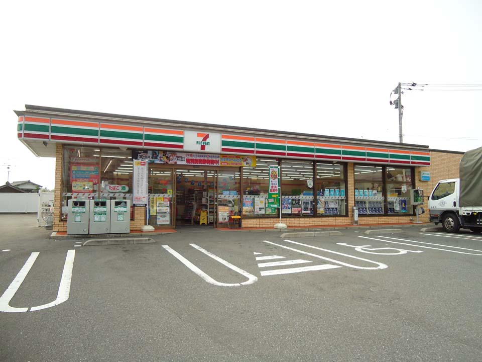 Convenience store. Seven-Eleven Koga Hanamihigashi 2-chome up (convenience store) 580m