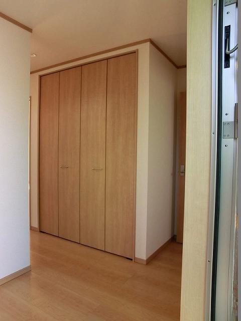 Other introspection. There is housed in the entrance hall!